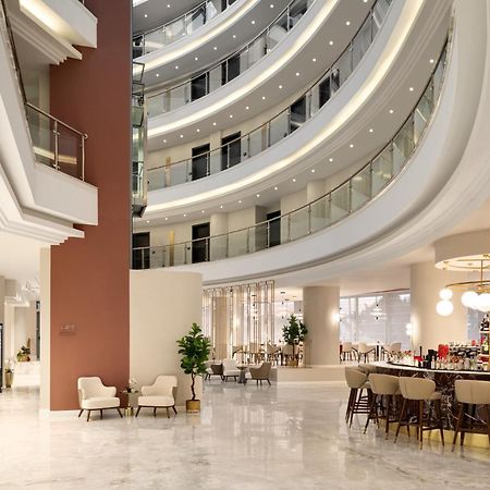 Ramada By Wyndham Bucharest Otopeni Airport Exteriör bild