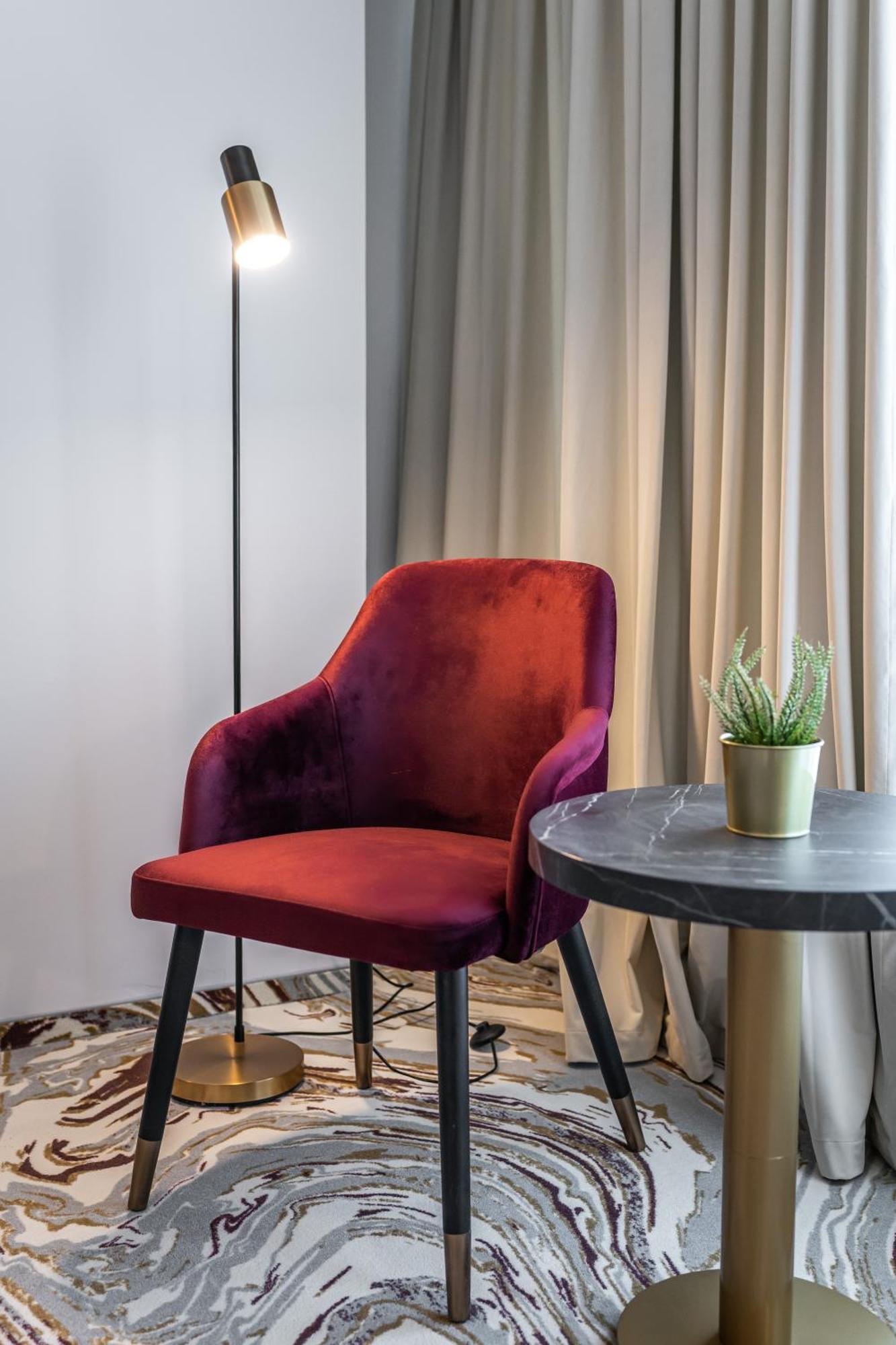 Ramada By Wyndham Bucharest Otopeni Airport Exteriör bild