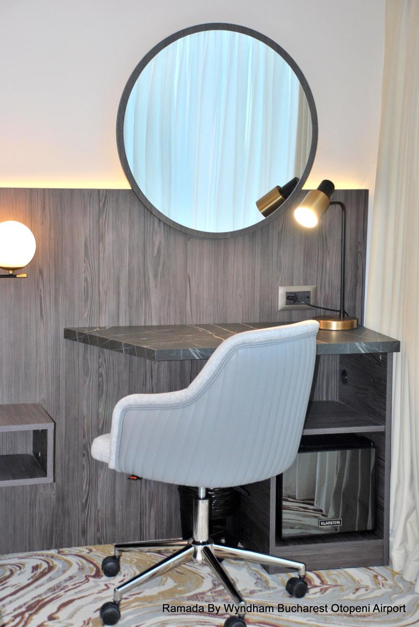 Ramada By Wyndham Bucharest Otopeni Airport Exteriör bild