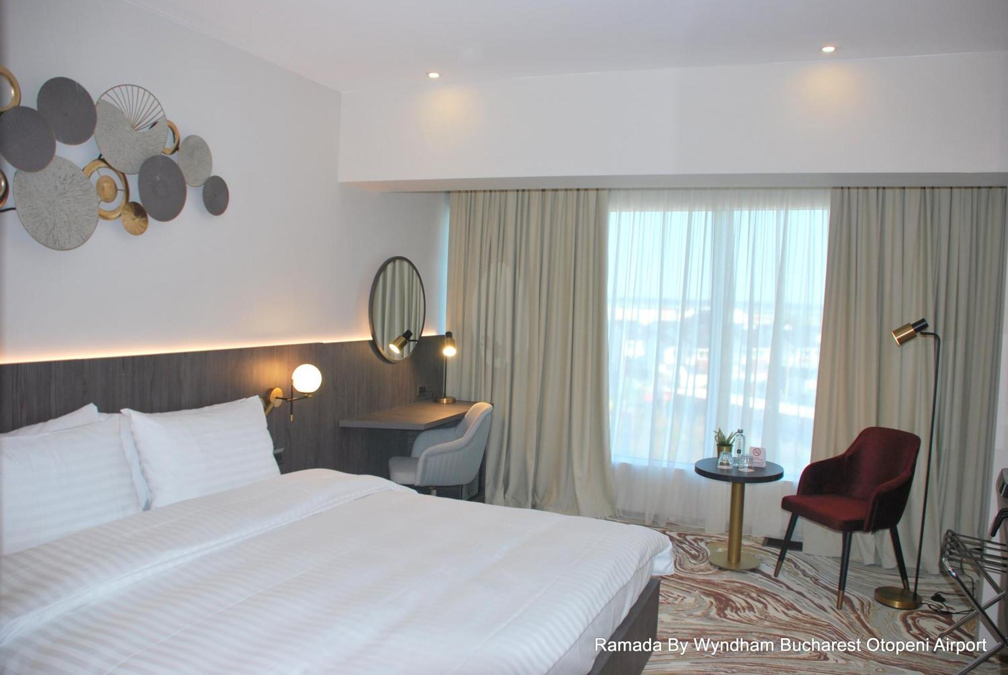 Ramada By Wyndham Bucharest Otopeni Airport Exteriör bild