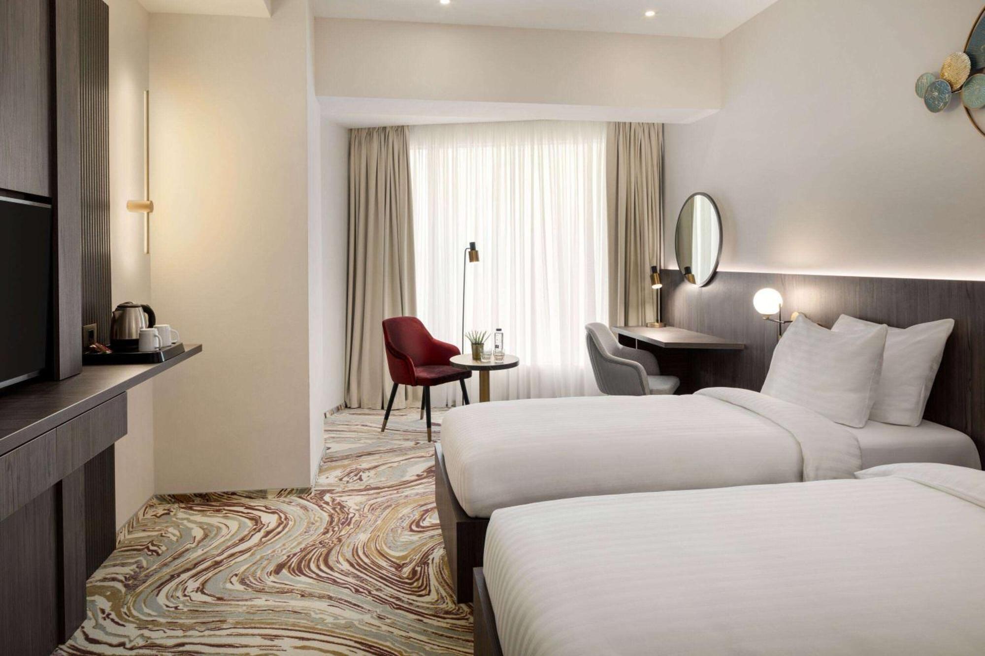 Ramada By Wyndham Bucharest Otopeni Airport Exteriör bild